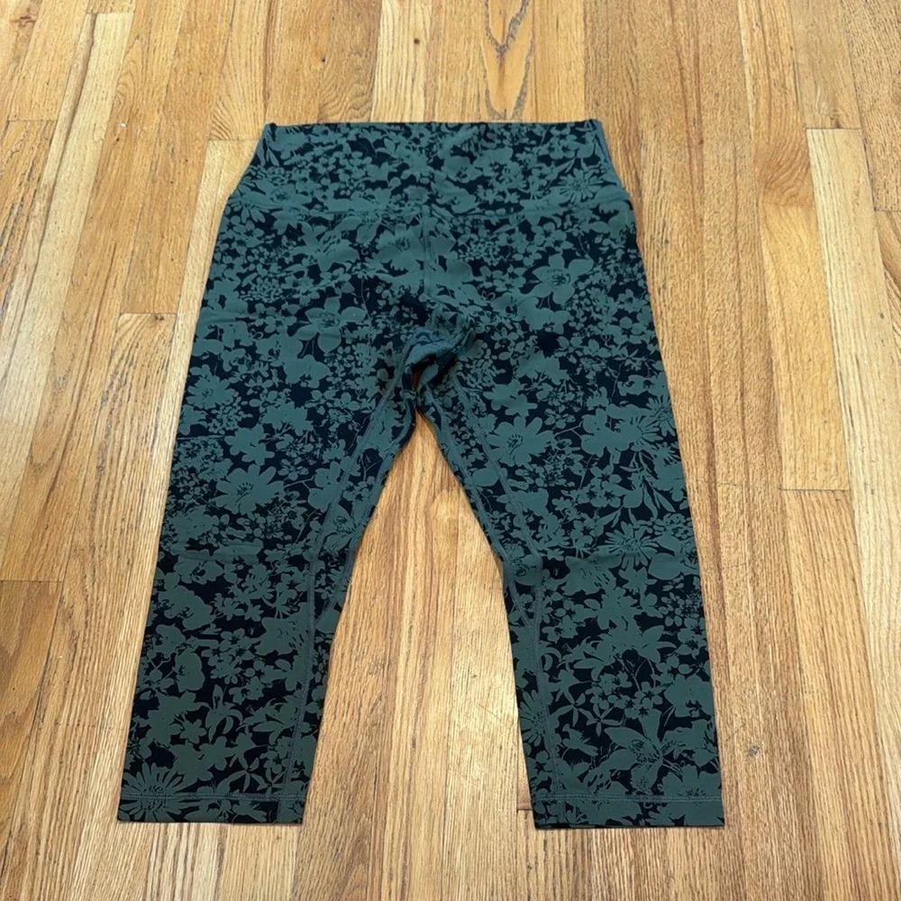 Lululemon Dark Green and Black Floral Capri Leggings Womens 10